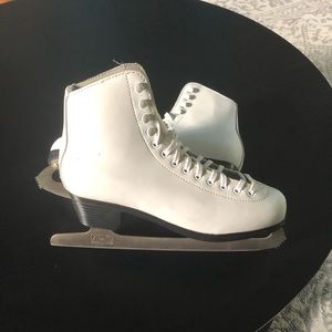American Athletic Women’s Figure Skate - Size 8